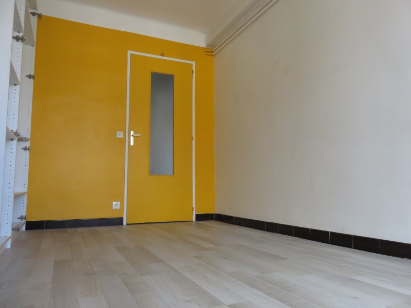 02_chambre_cote_rue (800x600).jpg